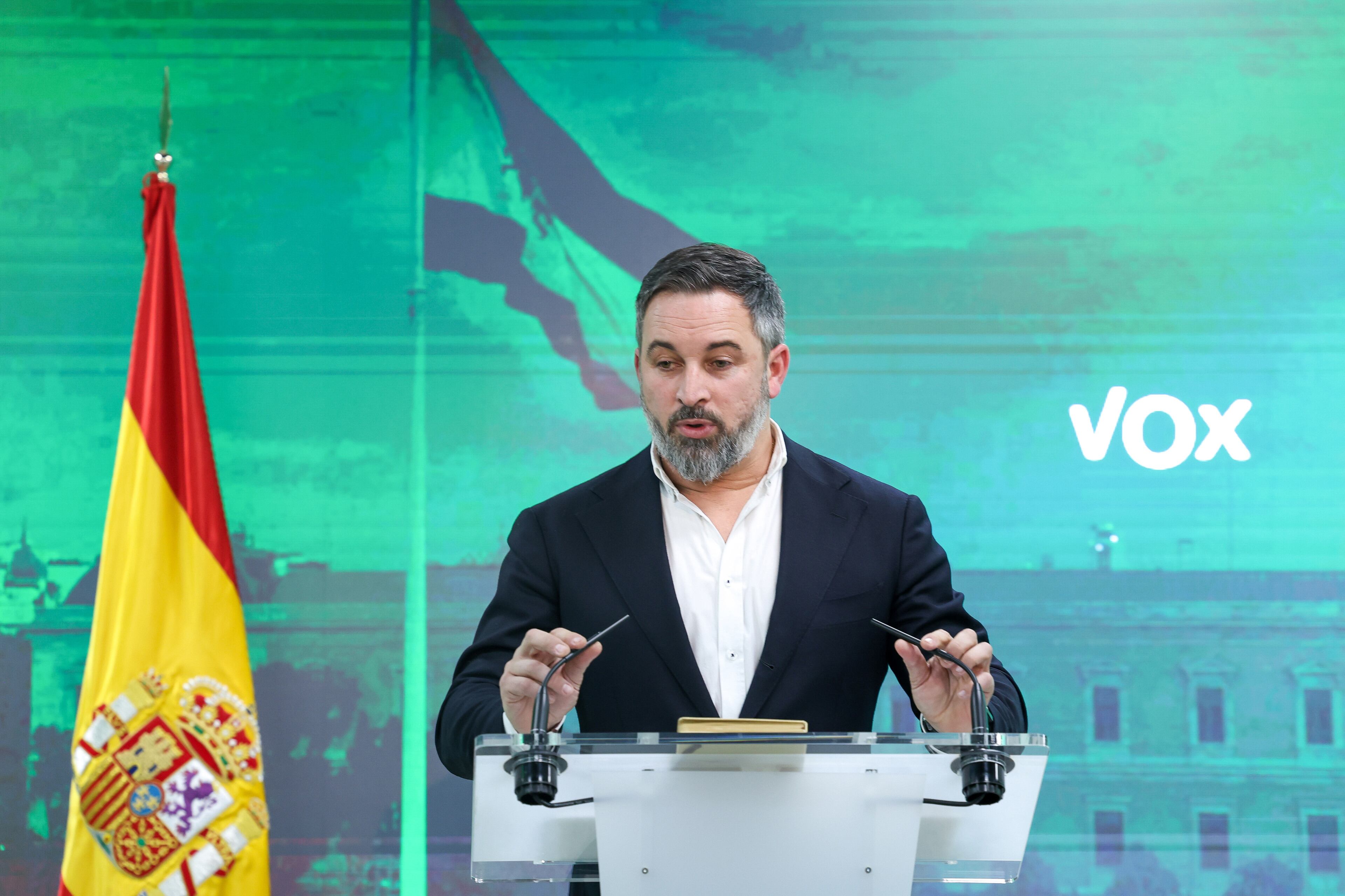 Críticos de Vox denuncian una "deriva autocrática" y acusan a Abascal de ser una máquina de "picar carne" en redes